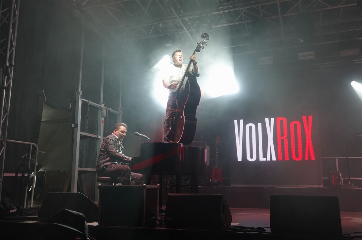 VolXRoX holten das Partyvolk mit ihren Mundartsongs am Freitagabend ab.