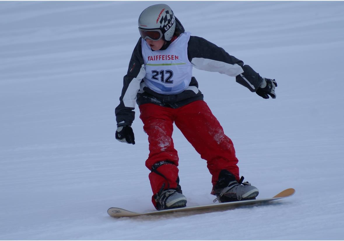 Volle Konzentration beim Snowboardrennen am Betelberg.
