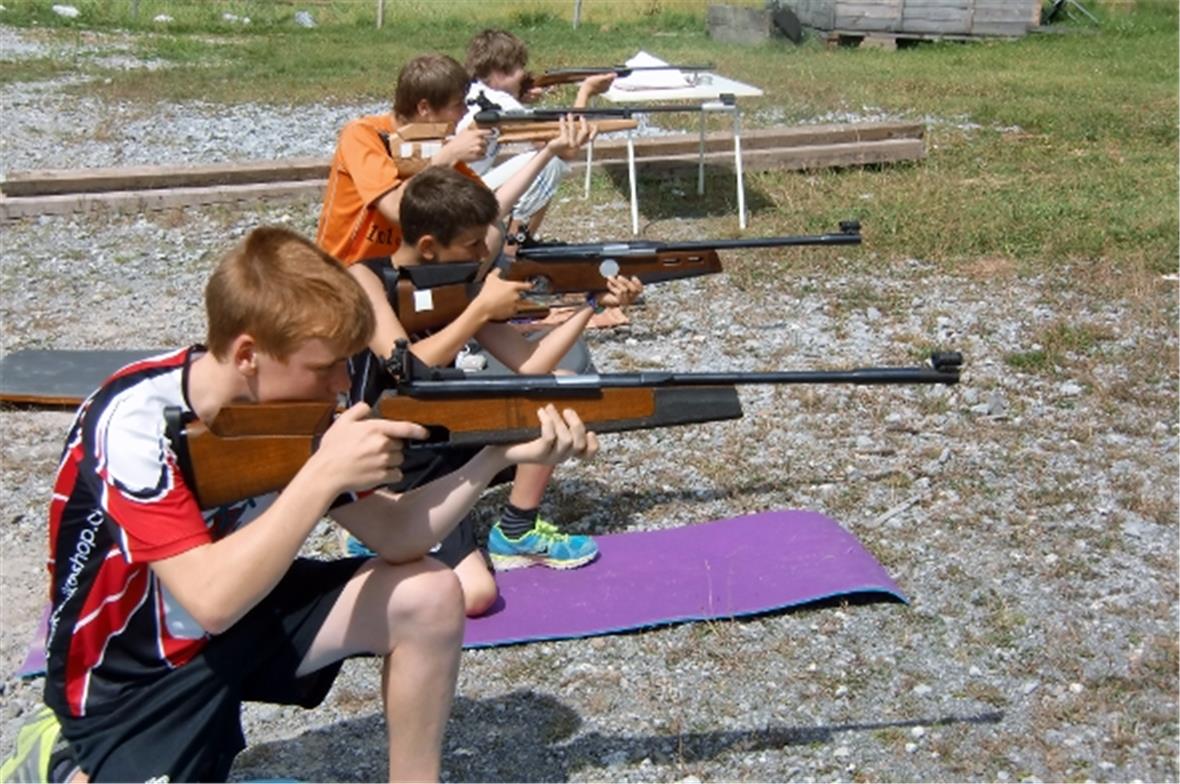 Vollste Konzentration beim Schiessen.