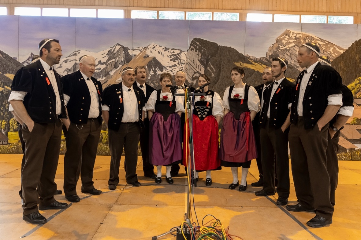 Vom Jodlerklub Oberwil unter der Leitung von Toni Blatti war zu hören, «Mi Heima...