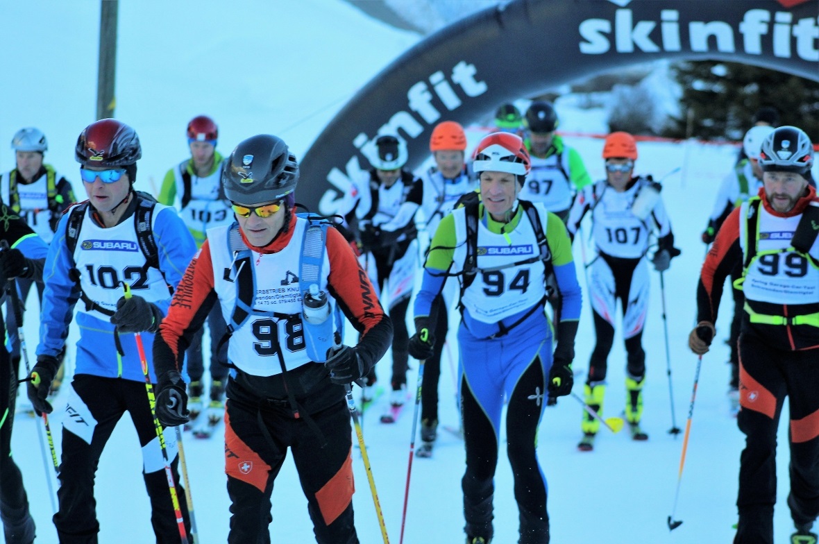 Von der Kälte noch leicht beeindruckt, aber «heiss» motiviert starteten Renn- und Plauschläufer in getrennten Gruppen am frühen Samstagmorgen zum Skitourenlauf RaufliRetour 2019.