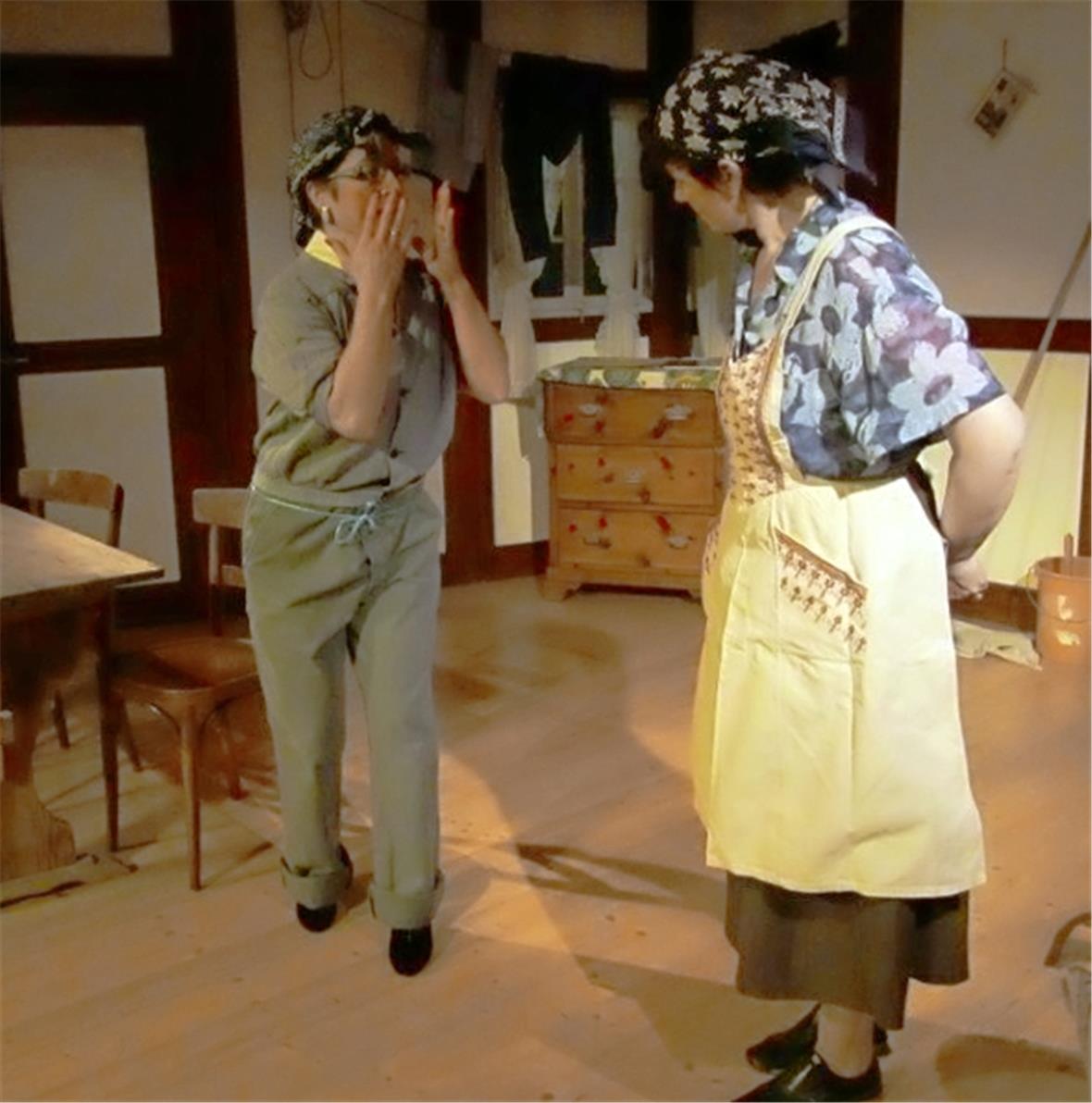 Von der ursprünglichen Eleganz von Anna- Lena Monbijou links ist nicht mehr viel übriggeblieben. Rechts Rosmarie Heinzer