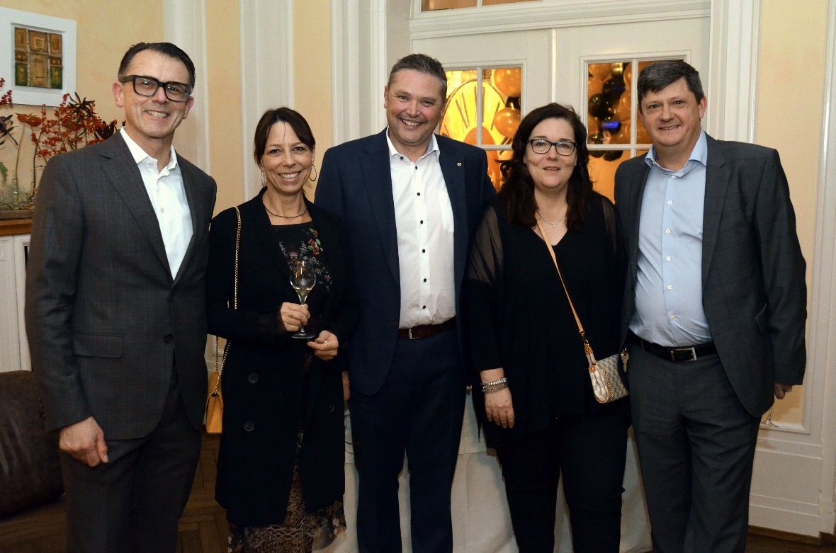 Von links: Patrik Scherrer (Mitinhaber und VR Swiss Design Collection), Christin...