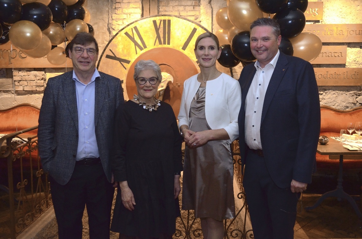 Von links: Roland Berger (VRP Lenkerhof), Doris "Benzli" Opprecht-Eidenbenz (Eig...