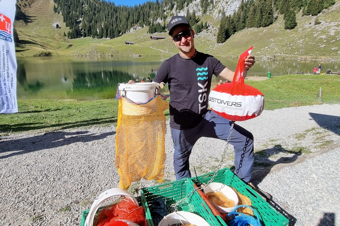 (Von links nach rechts) Die Abfalltaucher Markus aus Luzern, Thomas aus Winterth...