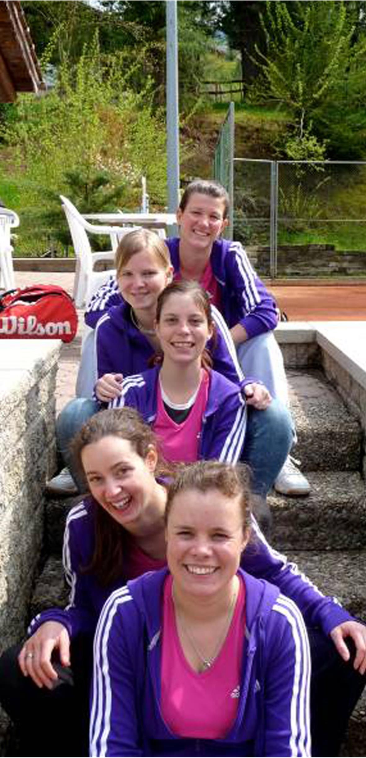 Von u. nach o.: Stina van Enckevort, Rahel Trachsel, Martina Beetschen, Karin Aegerter, Manuela Müller (es fehlen Florentine Citron, Petra Walker, Trix Schletti und Olivia Wittwer)