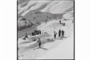 Vor dem Skilift - am Fronalpstock (SZ), 1938.