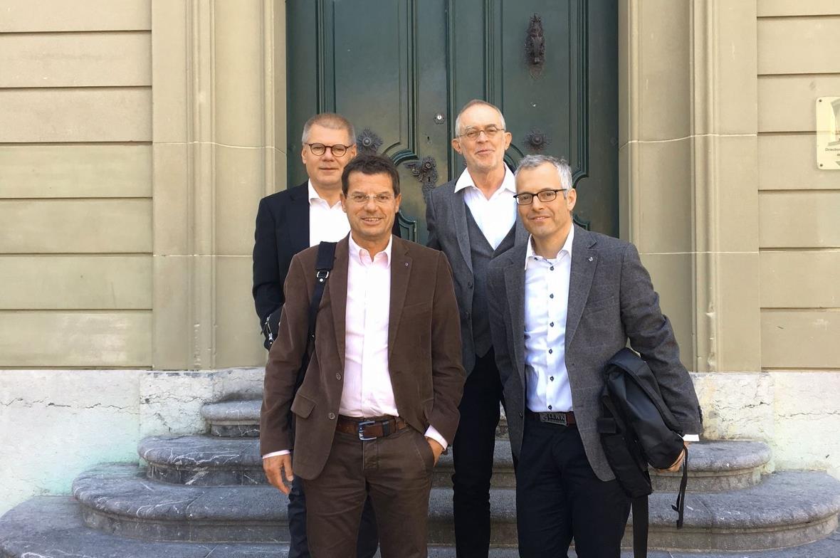 Vor dem Treffen mit dem Regierungsrat.: Hansjörg Schneider und Heinrich Summermatter (hinten) und Andreas Mösle und Albert Kruker (vorne).