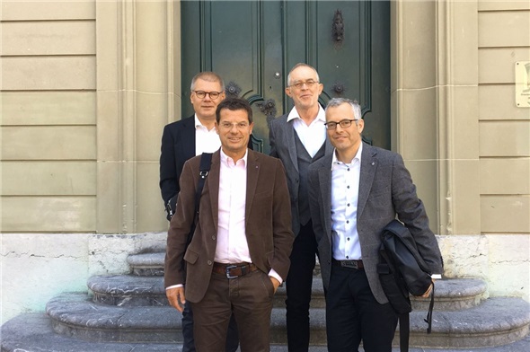 Vor dem Treffen mit dem Regierungsrat.: Hansjörg Schneider und Heinrich Summermatter (hinten) und Andreas Mösle und Albert Kruker (vorne).