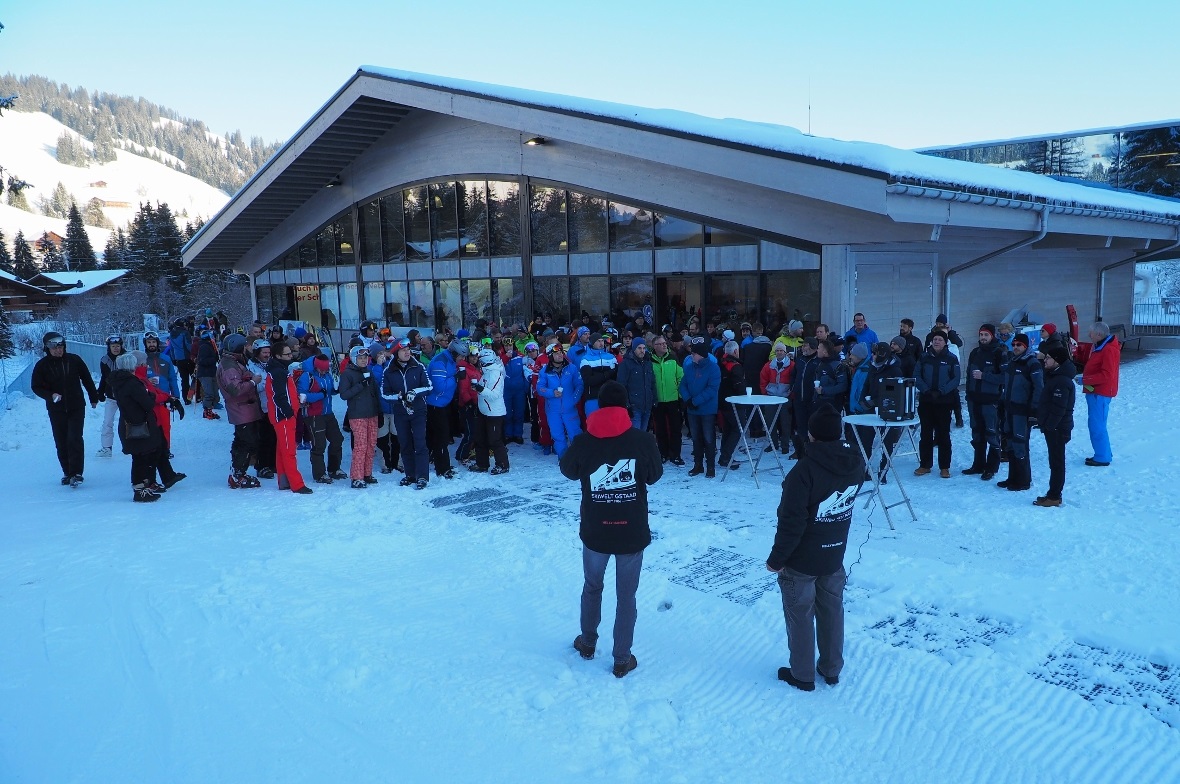 Vor der Talstation begrüssten CEO Matthias In-Albon und VR-Präsident Heinz Brand...