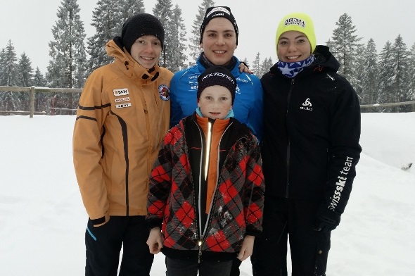 Vorne Res Zeller, hinten Stefan Christeler, Joscha Burkhalter und Yara Burkhalter.