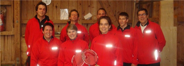 Vorne Tatjana Röthlin, Sibylle Hoffmann und Damaris Rösti, hinten: Sandro Karlen, Andi Gerber, Sven Karlen, Matthias Balmer und Jules van Enckevort.
