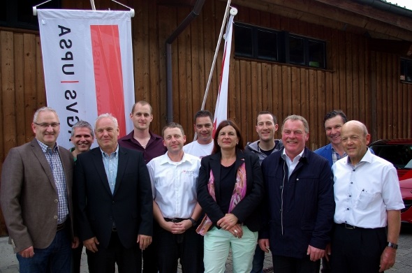 Vorstand des AGVS Sektion Berner Oberland (mit den Verabschiedeten), Martin Wildhaber, Marcel Wyler, Kurt Aeschlimann, Roger Hauswirth, Urs Dubach, Stefan Gasser, Barbara Germann, Philippe Allenbach, Beat Salzmann , Albin Rüger, Rolf Linder, es fehlt: Nicolas Hauswirth.
