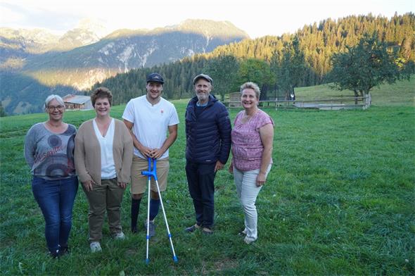 Vorstandsmitglied Eliane Spalinger, Präsidentin Anne Zürcher, Paraathlet Fabrice von Grünigen, Vorstandsmitglied Sascha Schär und Fangwirtin und Vorstandsmitglied Elisabeth Grünenwald.