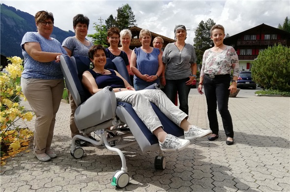 Vorstandsmitglieder des Landfrauenvereins Lenk und Doris Toscano (ganz rechts).