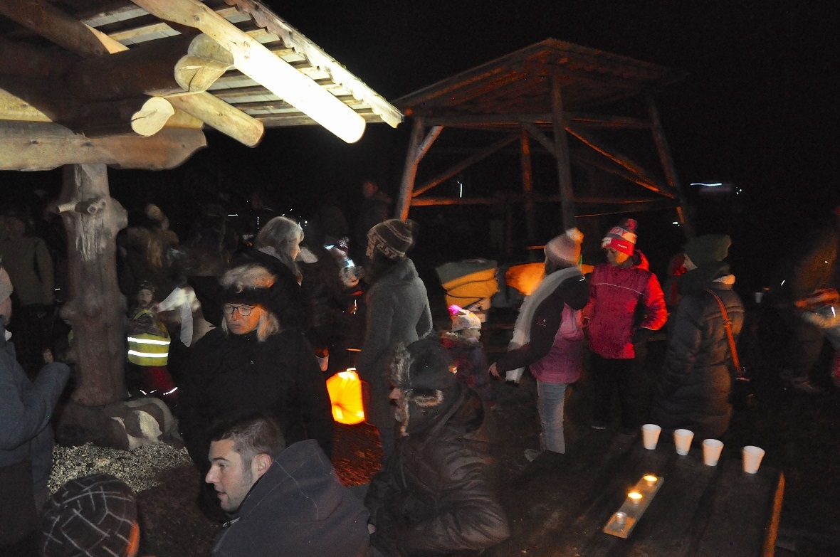 Vorweihnachtliche Stimmung bei Punsch und Lebkuchen.