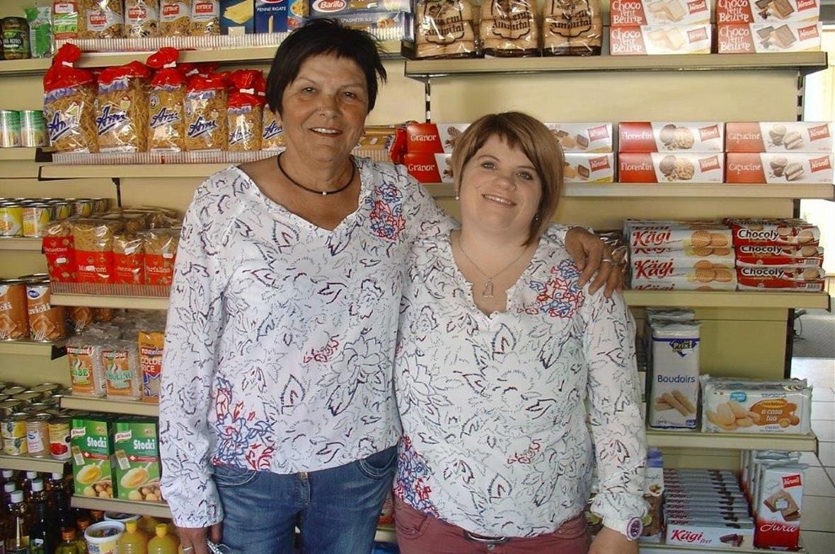 Vreni D’Incau mit ihrer Mitarbeiterin Manuela Pfister.