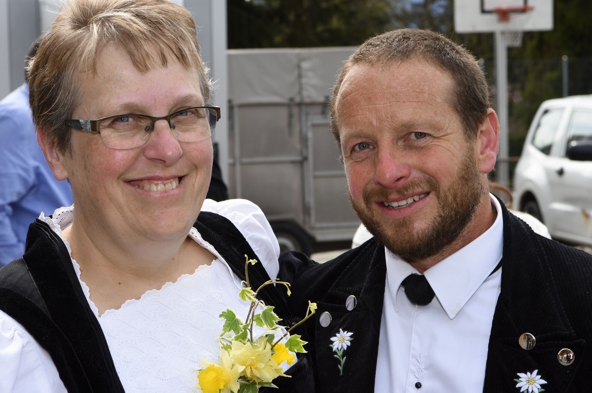Vroni und Edwin Griessen aus Matten sind für 20 Alpjahre auf dem Stierenseeberg ...