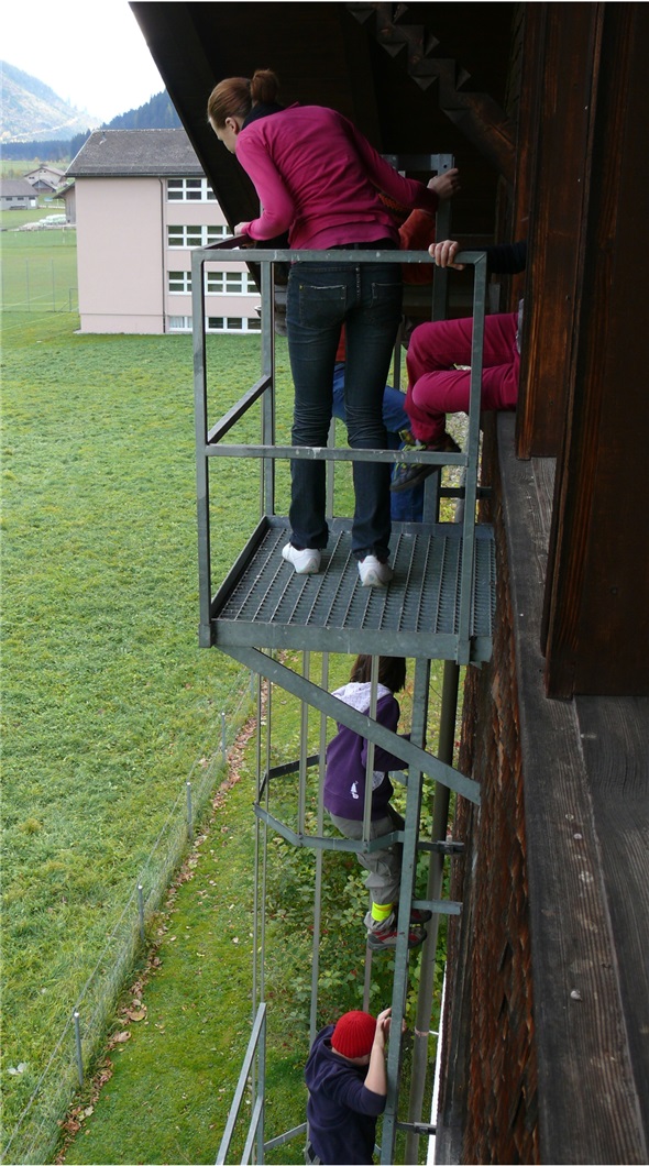 Während die grösseren Kinder sich selbst retten konnten…