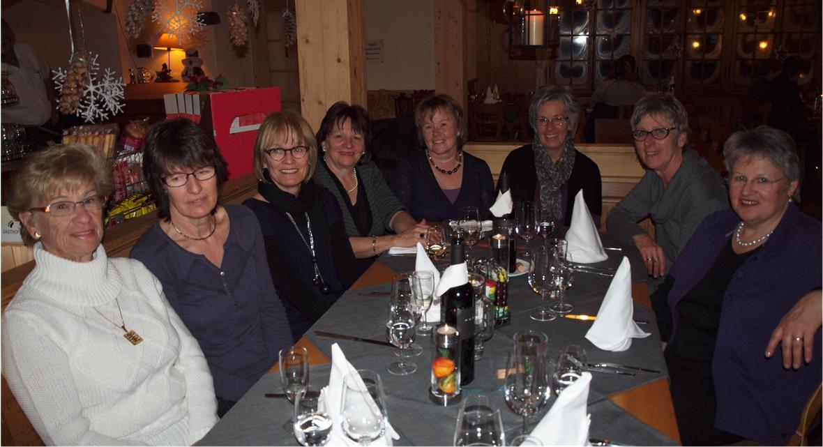 Währenddem die Simmenköche die Conterser Böcken zubereiteten, genossen ihre Gattinen ein leckeres Mahl im Gasthof Bären.