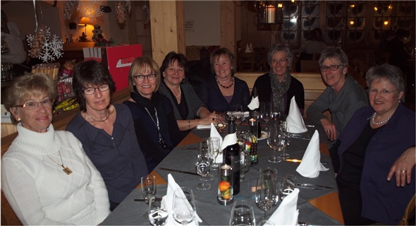 Währenddem die Simmenköche die Conterser Böcken zubereiteten, genossen ihre Gattinen ein leckeres Mahl im Gasthof Bären.