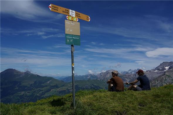 Wandern vereint viele Menschen und bietet gerade in der Region Simmental oftmals spektakuläre Aussichten.