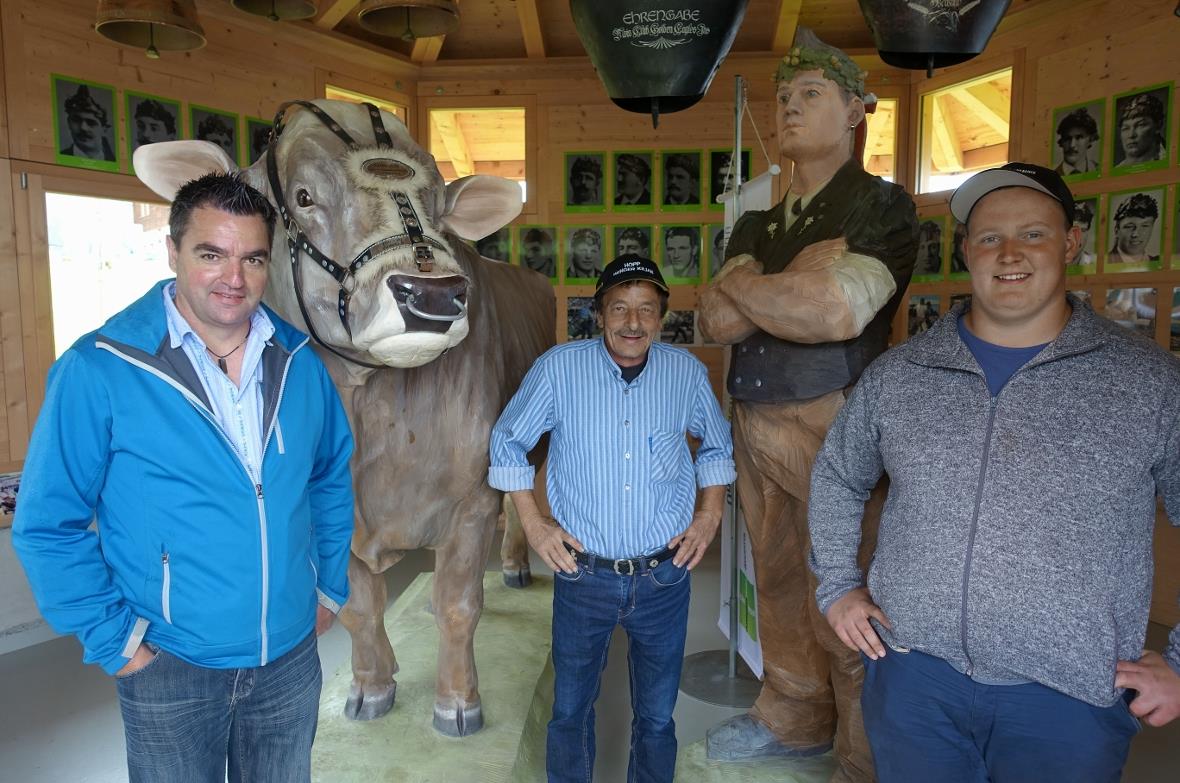 Waren vom Pavillon der Schwingerkönige beeindruckt: Grossrat Thomas Knutti sowie...