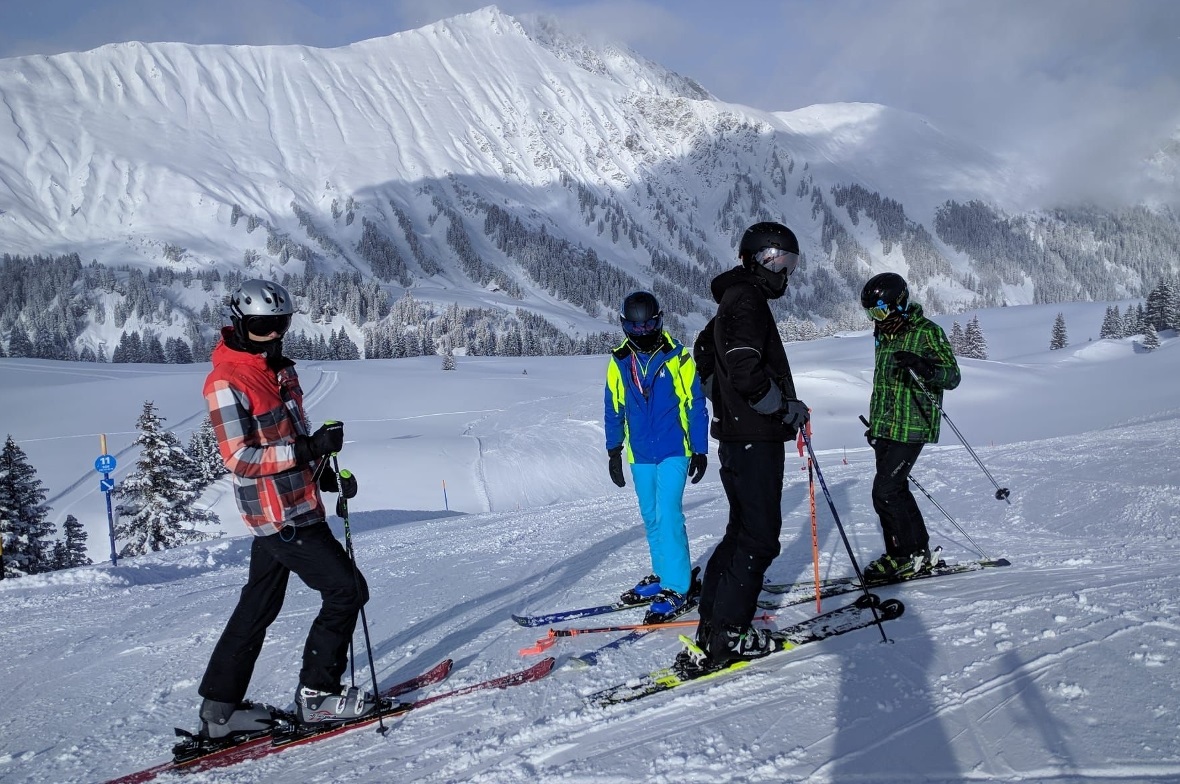 Warm eingepackt wird die wunderschöne Aussicht genossen.