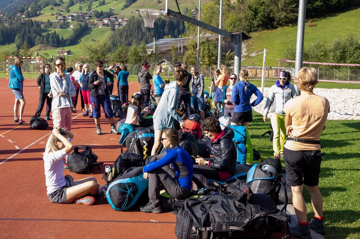 Warten auf den ersten Flug des Tages.
