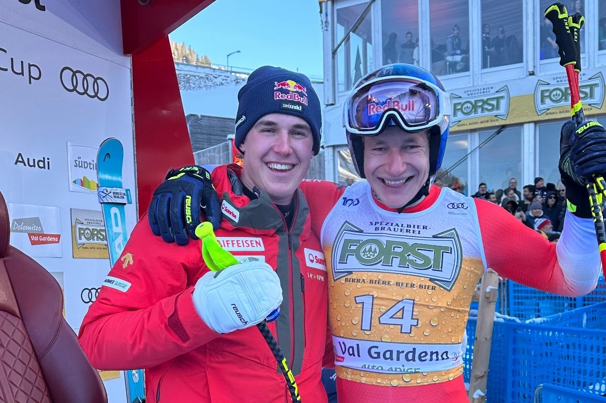 Was für ein gutes Gefühl: der Boltiger Franjo von Allmen mit Marco Odermatt in Gröden in der Leaderbox.
