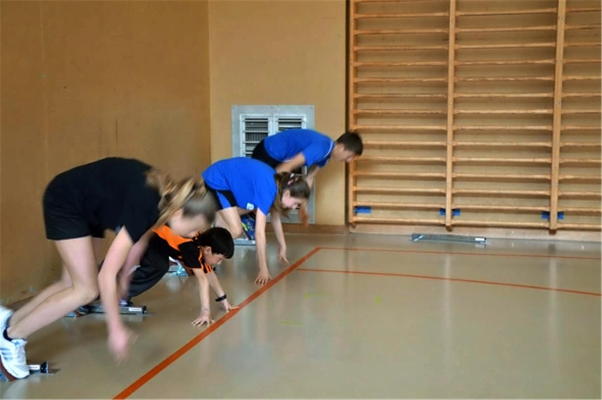 Wegen kaltnassem Wetter fanden auch Leichtathletikübungen in der Halle statt.