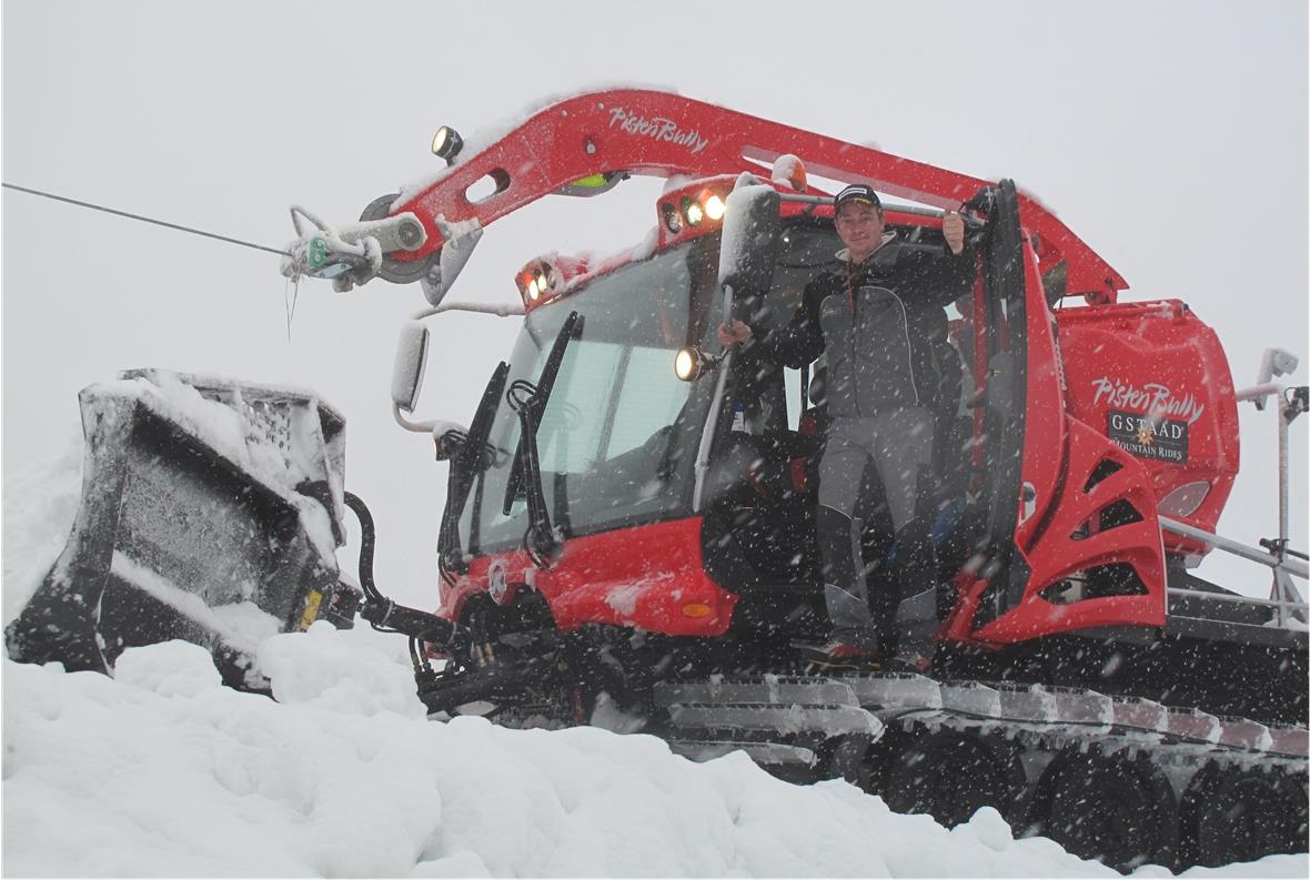 PS-starker Pistenbully ist ganz sanft zur Umwelt Weil die Flächenleistung dieses Fahrzeug-Typs sehr gross ist, ersetzt der neue Koloss zwei alte Maschinen.
