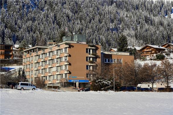 Welcher Anbieter wird in Zukunft das Spital von Zweisimmen führen? Neben der Spital STS AG soll nun auch die Hohmad AG eine Variante erarbeiten.