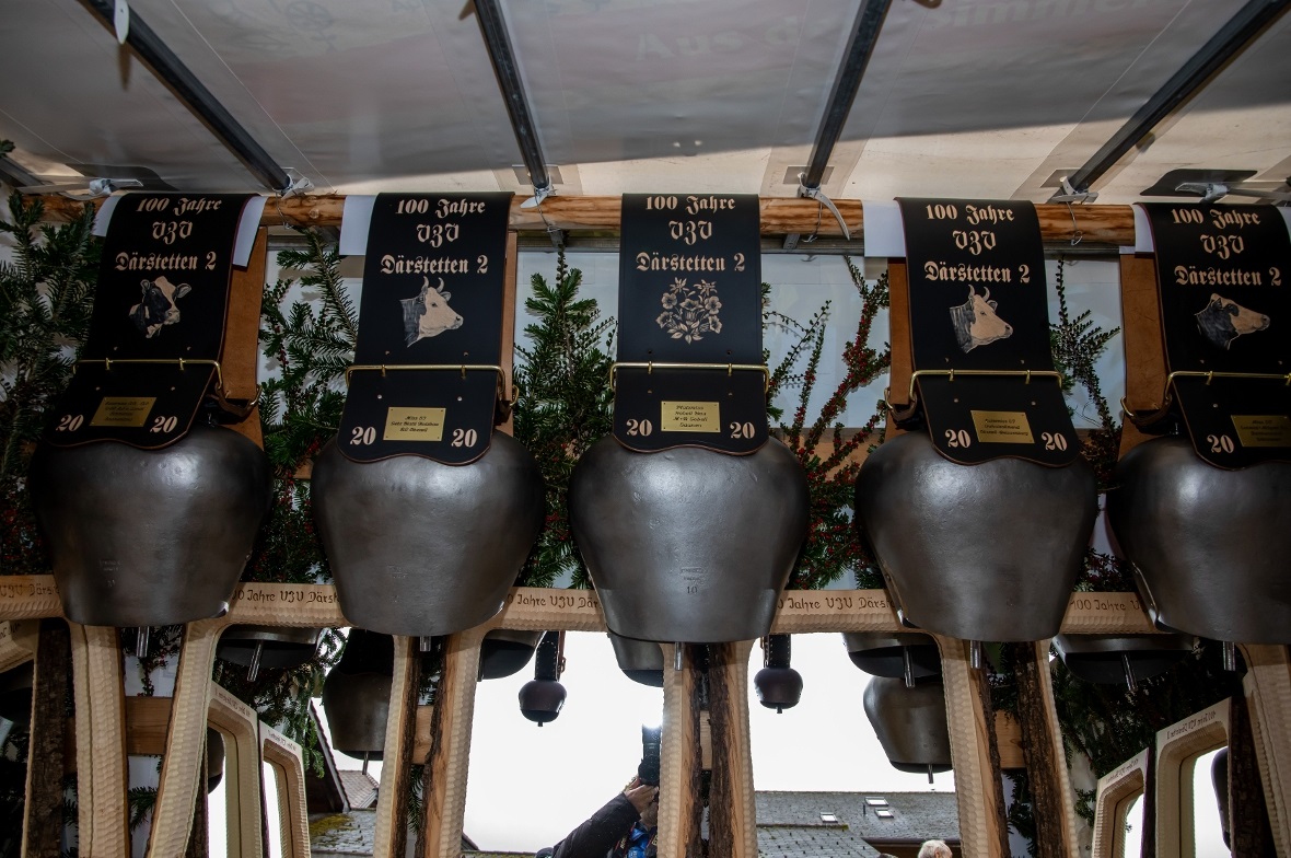 Welcher Züchter darf die Glocken mit nach Hause nehmen?