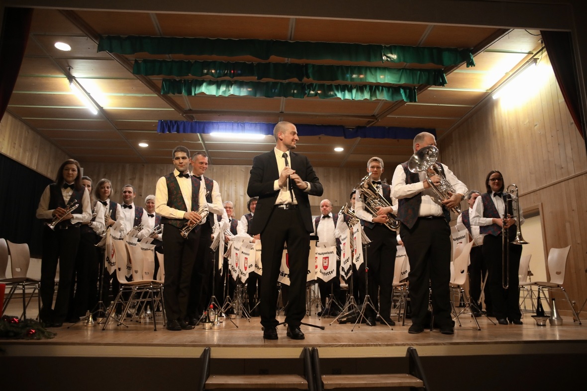 Wer gut ist bekommt Applaus und darf Zugaben spielen.