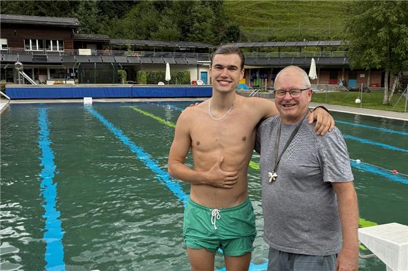Wer ist der Spitzenschwimmer und wer ist der Bademeister? Kenner schaffen dieses Rätsel bestimmt innert einer Minute...