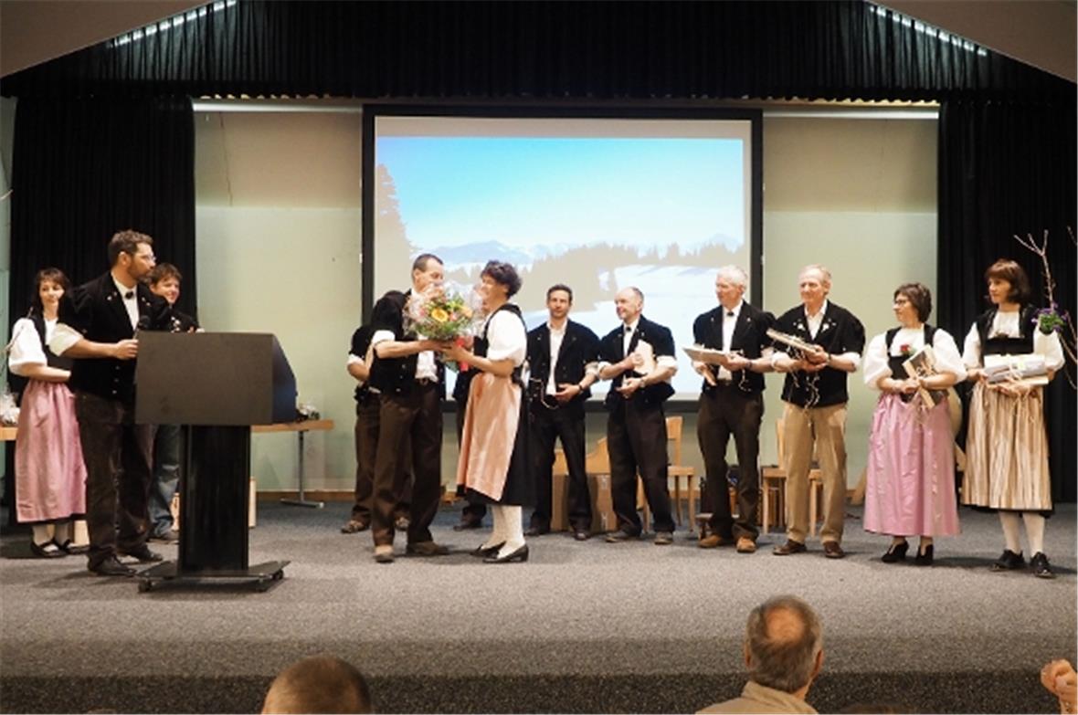 Wettkampfleiter Markus Kohler dankt seiner OK-Chefin Sonja Kurt für die gute Org...