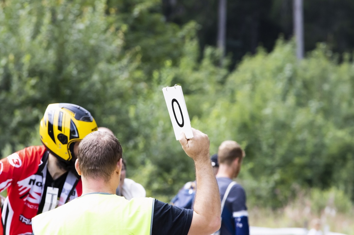 Wie viele Fehler machte der Fahrer? Gut sichtbar für alle wurde dies von den Ric...