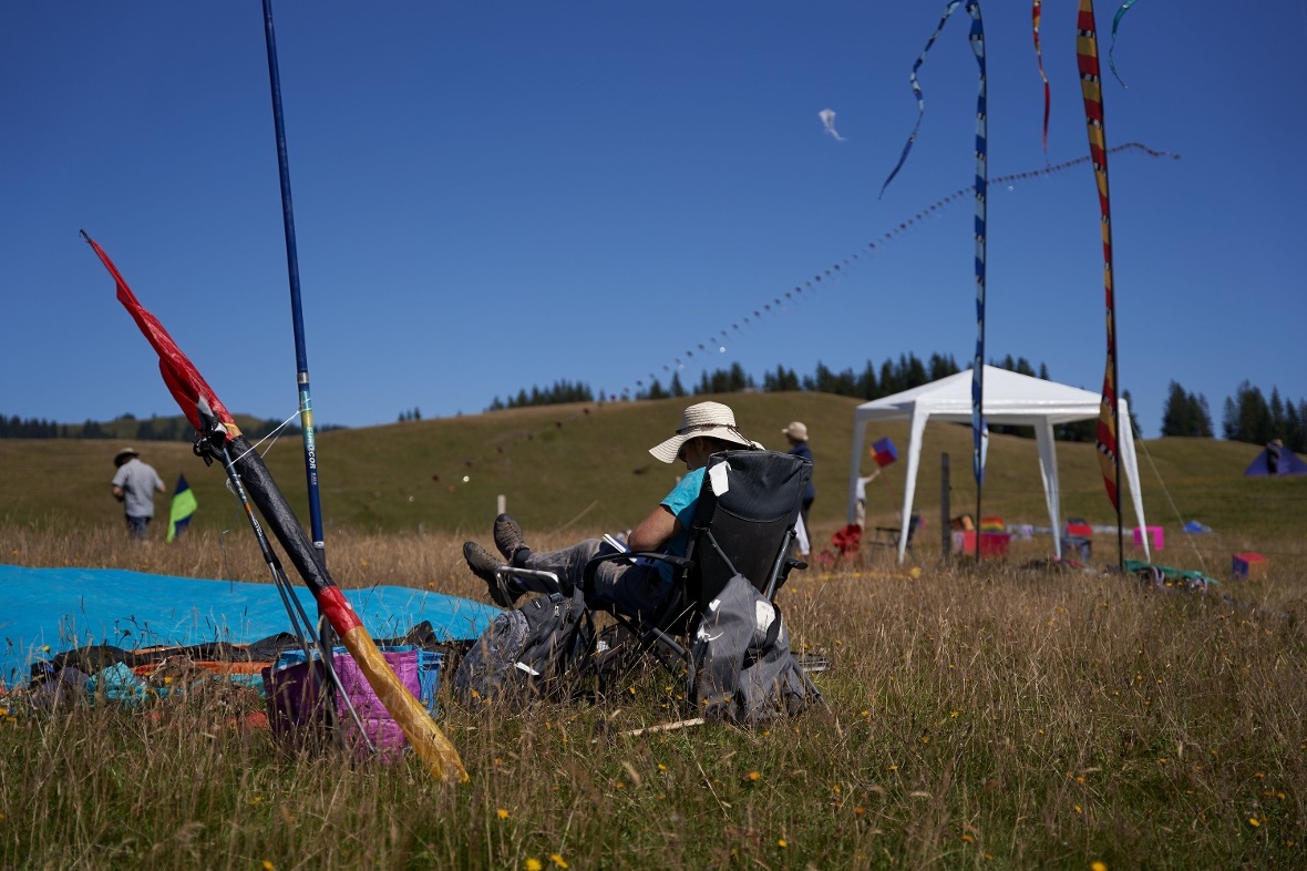 Windstille Phasen nutzten die Teilnehmer zum Entspannen und Lesen.
