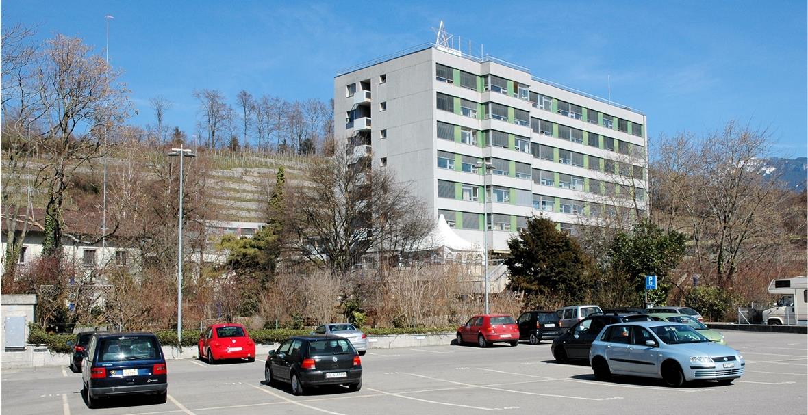 Wird ab 2013 zurückgebaut und durch einen Neubau ersetzt: das Bettenhochhaus des Krankenheims Spiez aus dem Jahre 1972.