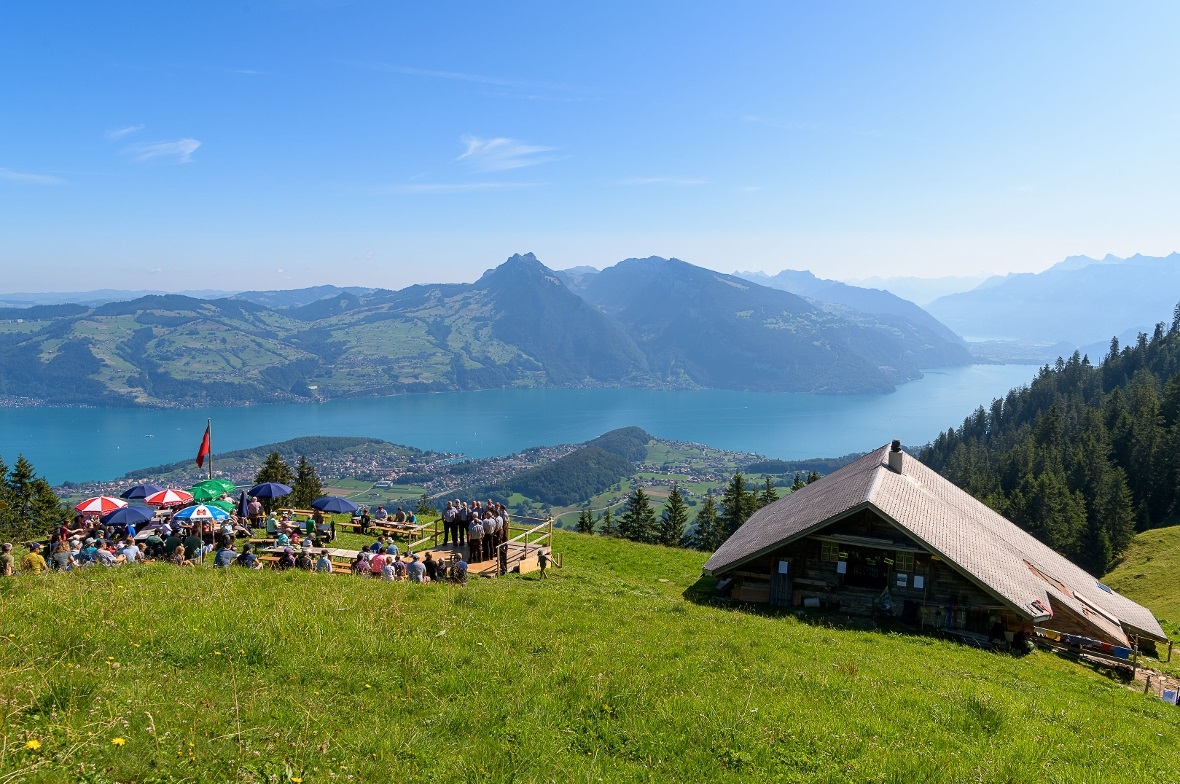 Wunderbare Aussicht auf den Thunersee vom Ahorni