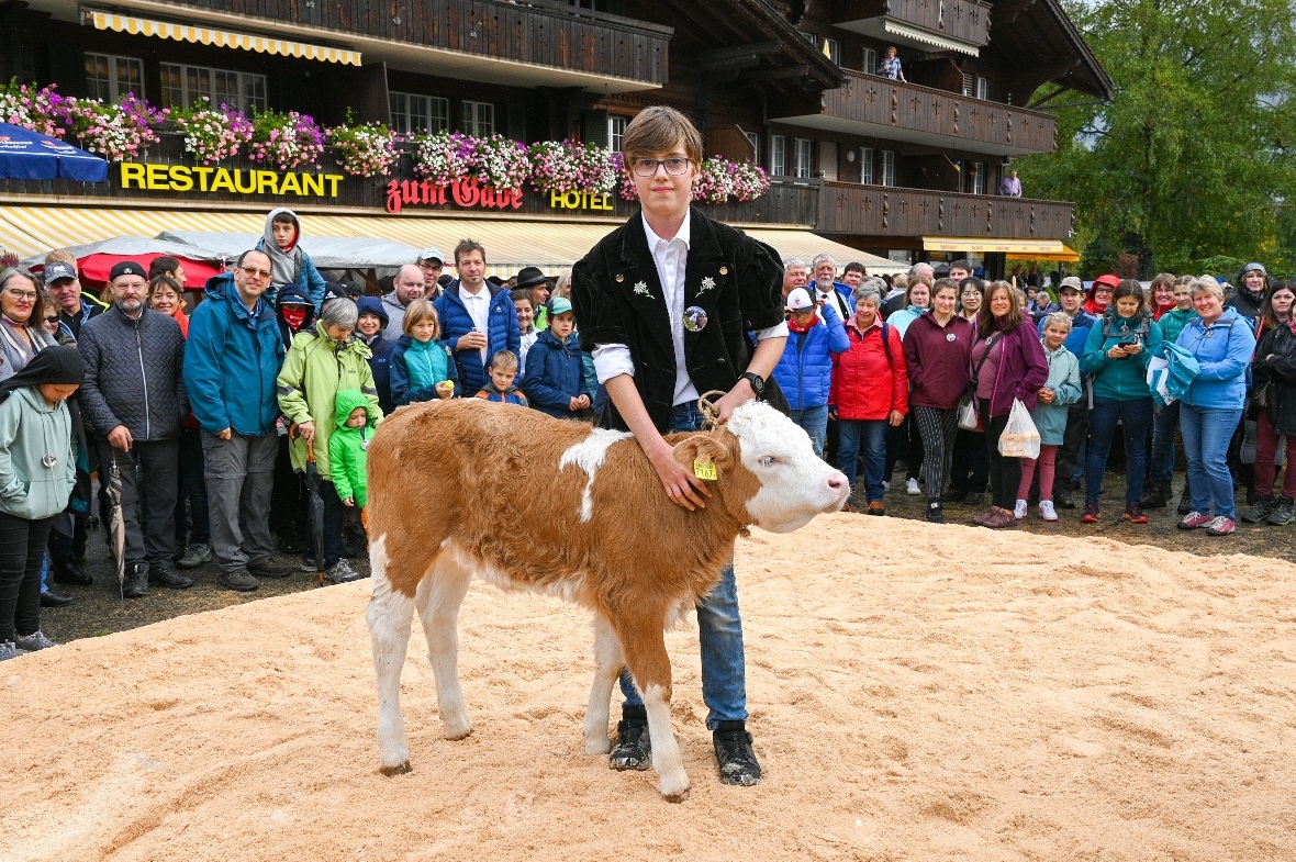 Yanis Klopfenstein gewann das Kalb.