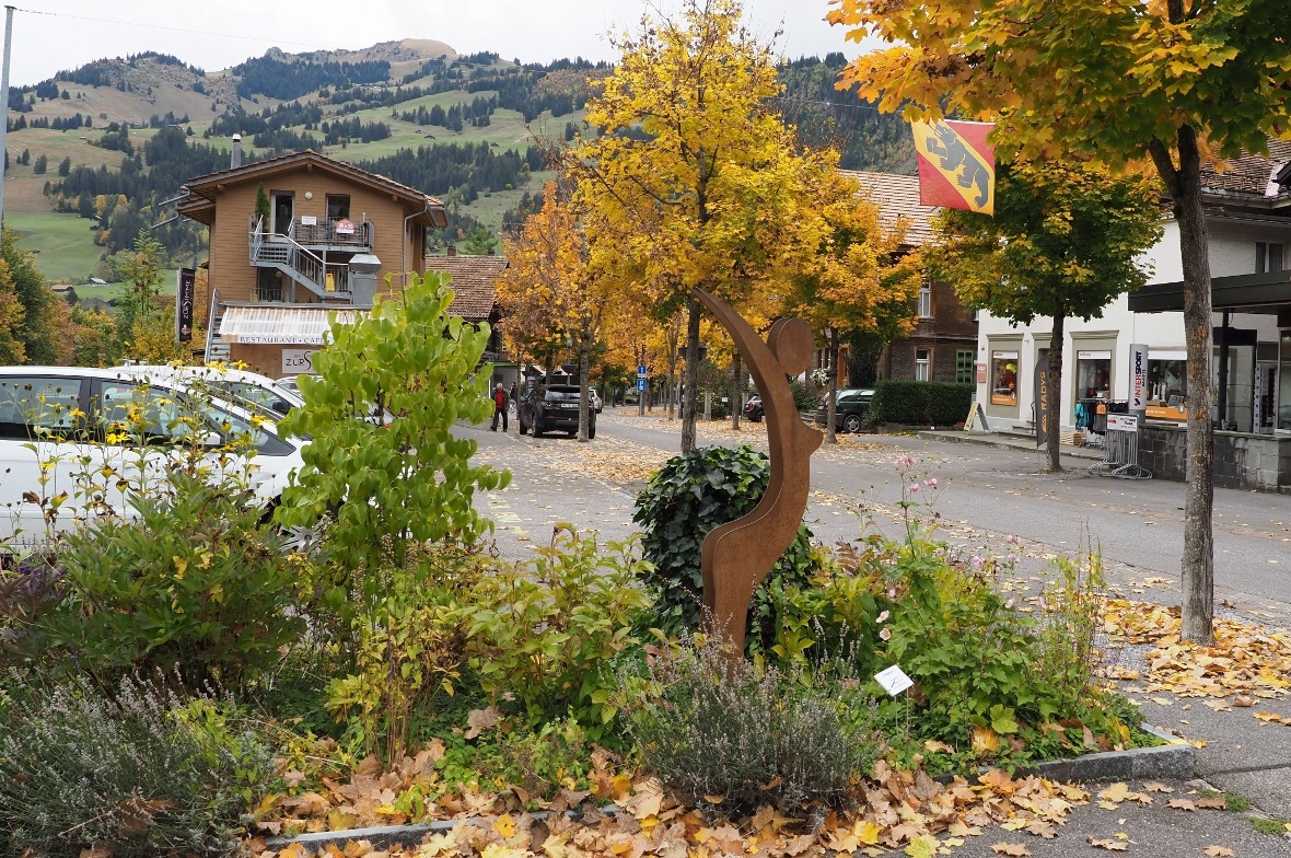 «Young Lady» von Peter Trevisan, Thun.
