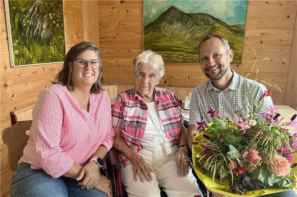 Yvonne Krähenbühl nahm die Glückwünsche der Gemeindevertreter entgegen.