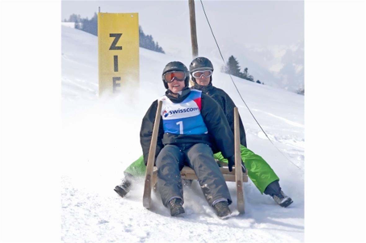 Zieleinfahrt von Heidi Ambauen und Moni Bachmann von den Beggrieder Hornschlittler