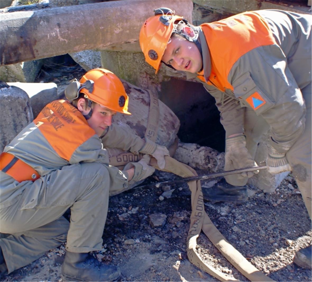 Zivilschutz-Ausbildung im Kompetenzzentrum in Spiez: Die Pioniere Kurt Janzi aus Zweisimmen und Patrick Beetschen aus Lenk an der Abschlussübung.