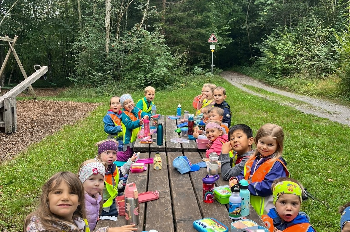 Znüni-Pause im Wald.