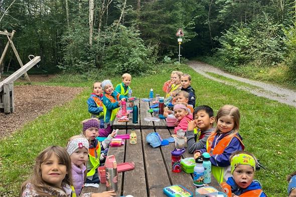 Znüni-Pause im Wald.