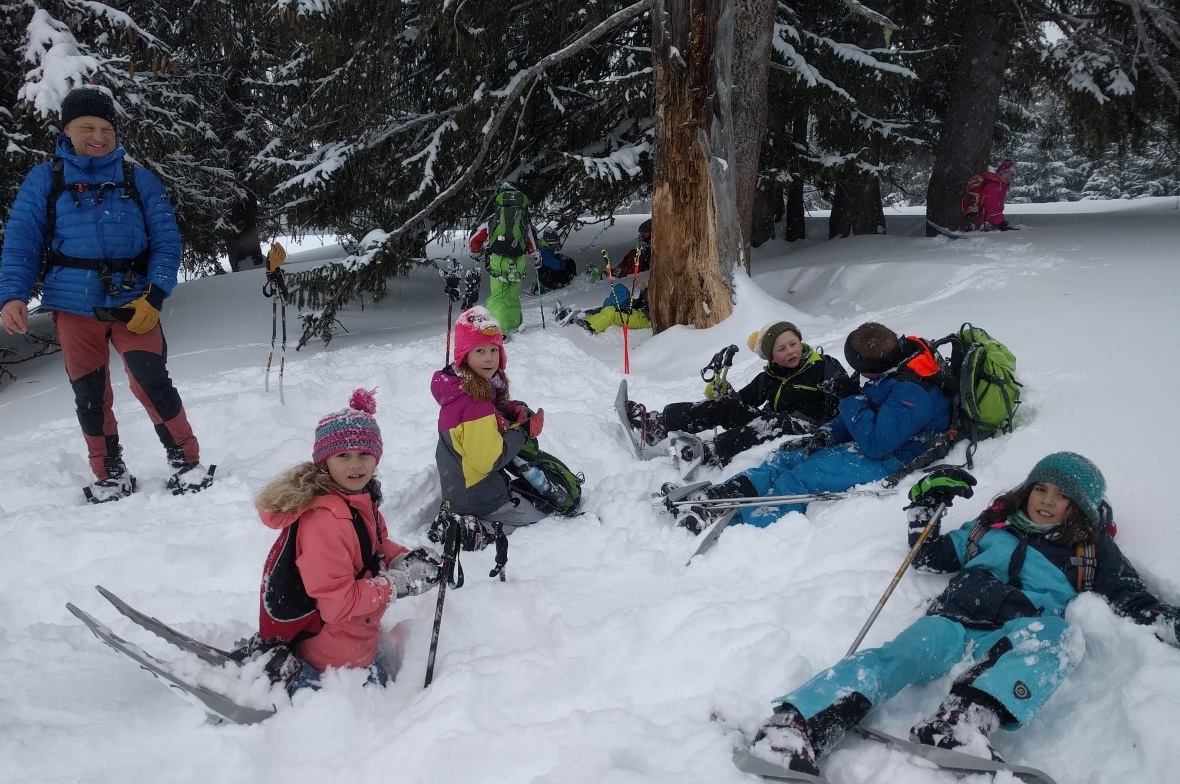 Znünipause im Schnee auf der Bäderegg.