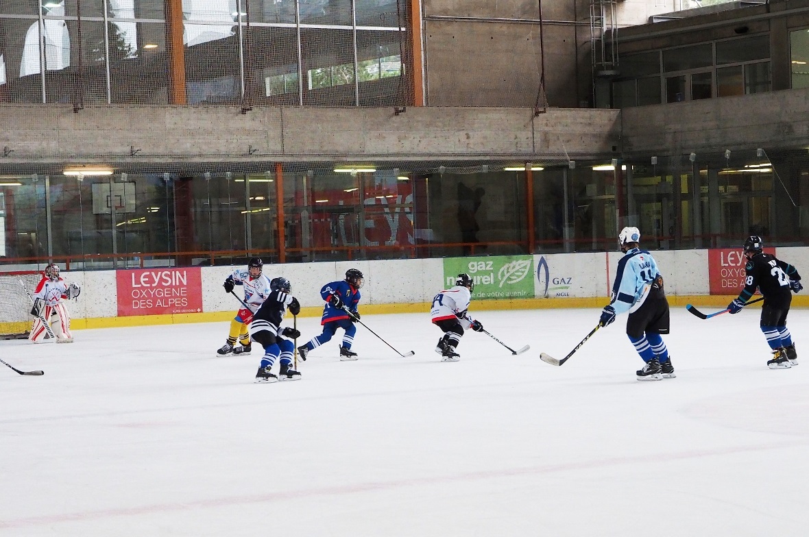 Zum Abschluss des Trainings konnte die U13 (Moskitos) auf dem grossen Feld volle...